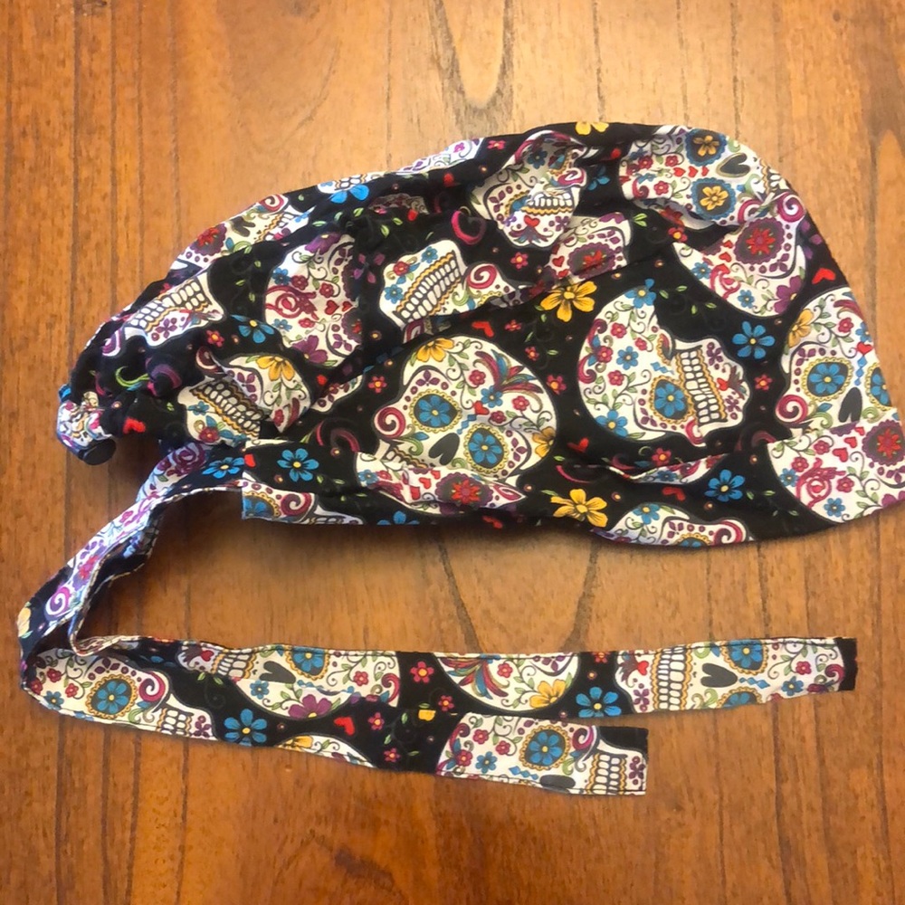 Sugar skulls bouffant cap